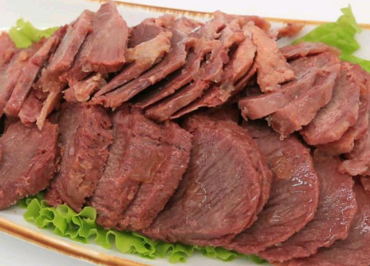 传统美食焕发新生机 探秘非遗肴驴肉的百年工艺与现代传承之路